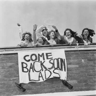 Fans of British rock ground Beatles hold up handwritten sign 1960s OLD PHOTO