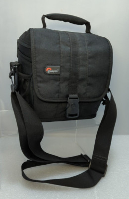 LOWEPRO Adventura 140 Camera Bag (Black w/ Strap) 