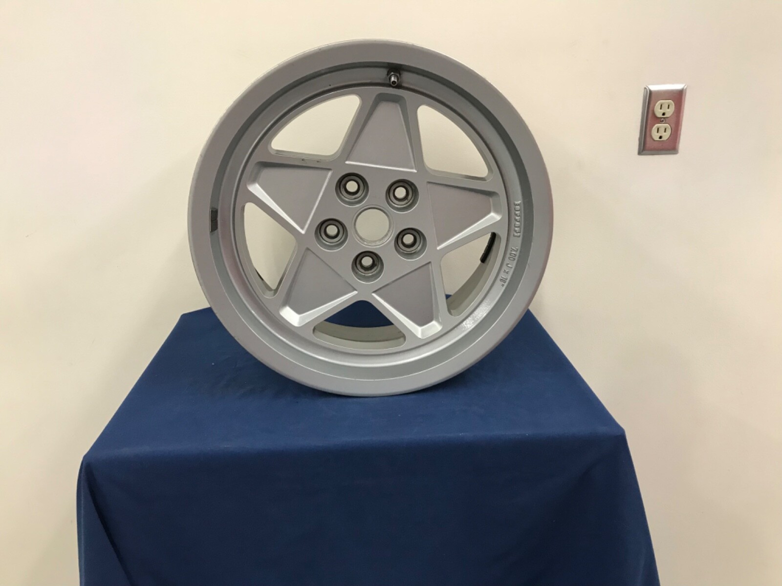 Silver Ferrari 328  OEM  front wheel made by speed line 16inx7in
