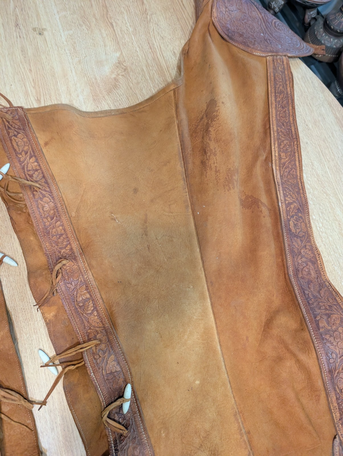 Vtg Leather Western Adult Tooled Leather Batwing Chaps 