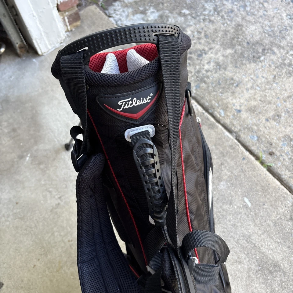 Bolsa de golf Titleist de nailon negra con 14 palos y 6 paquetes excelente estado Foto 4 de 4