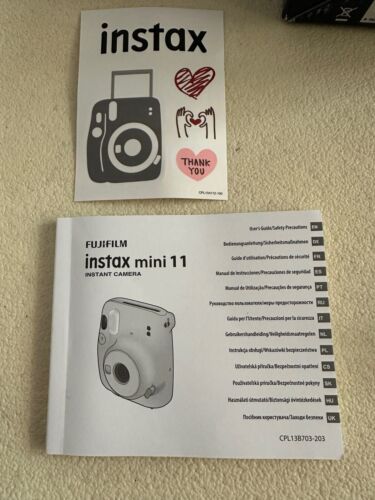 Fujifilm Instax Mini 11 instant film camera - Ice White - working - Picture 10 of 13