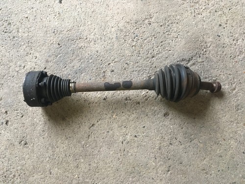 VW Golf 3 Cabrio 1E (93-98) : Antriebswelle links 2.0 Schaltwagen