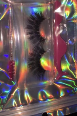 eyelashes