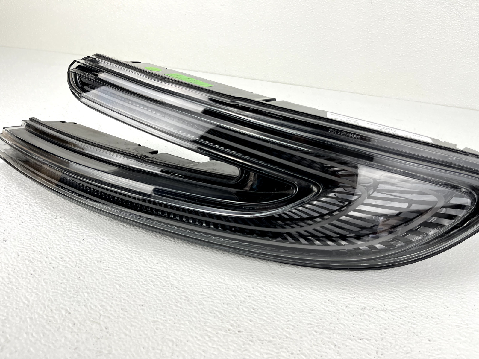 PERFECT! 2017-2023 ASTON MARTIN DB11 RIGHT PASSENGER SIDE LED TAILLIGHT OEM