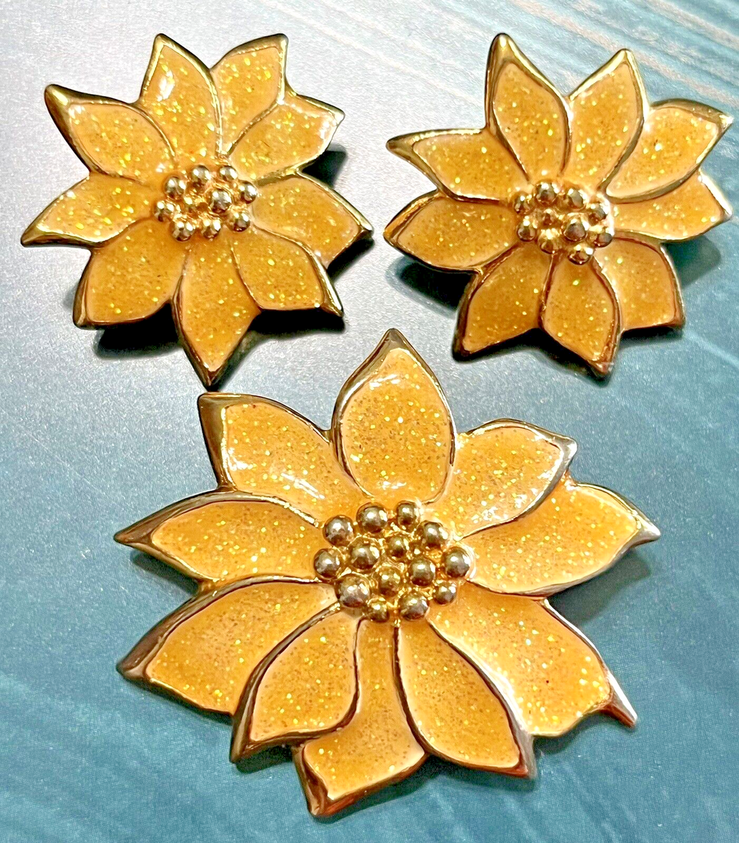 Avon Vintage Yellow Gold Tone Sparkly Flower Brooch/Pendant Avon Vintage Yellow Gold Tone Sparkly Flower Brooch/Pendant