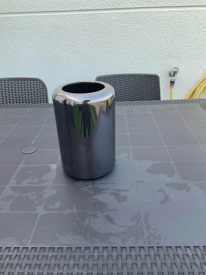 Mac Pro 2013 - 12 Cores - 64GB RAM - 512SSD WD Black - Mac OS Sequoia 15.1 - Imagen 3 de 4