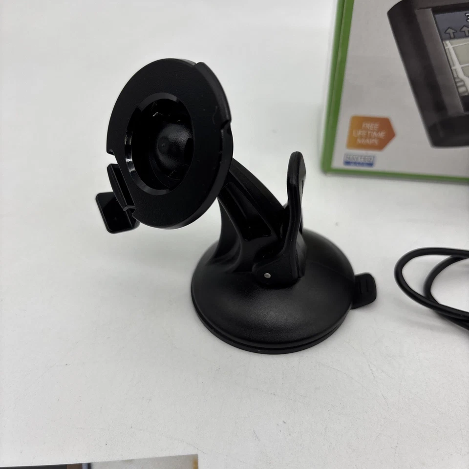 Garmin nuvi 52LM GPS Navigation Bundle 5" Touchscreen Unit With Suction Mount - Image 4 of 4