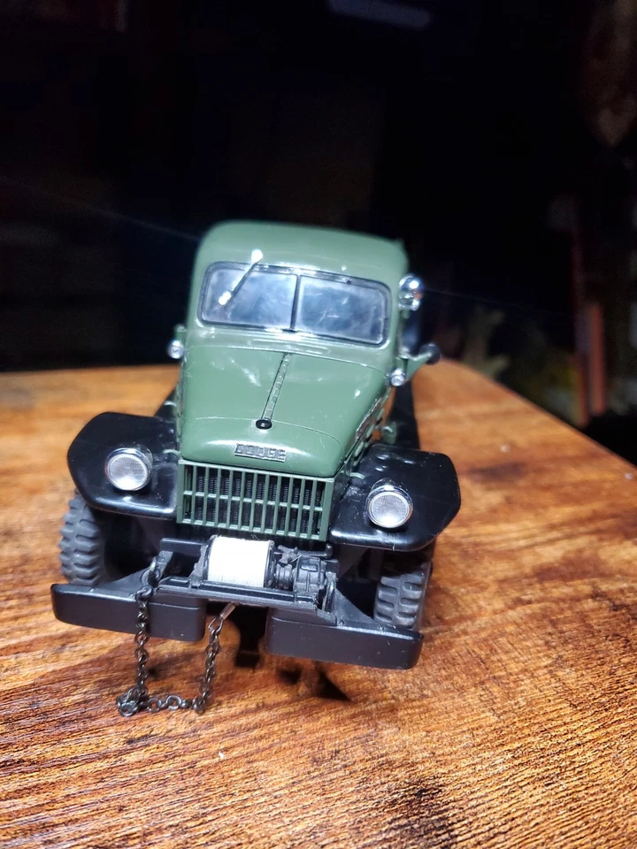 Dodge Power Wagon verde súper raro fuera de impresión Danbury como nuevo 1 24 1946 Foto 3 de 4