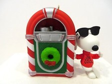 PEANUTS HALLMARK ORNAMENT- SNOOPY JOE COOL ROCKS WITH SOUND