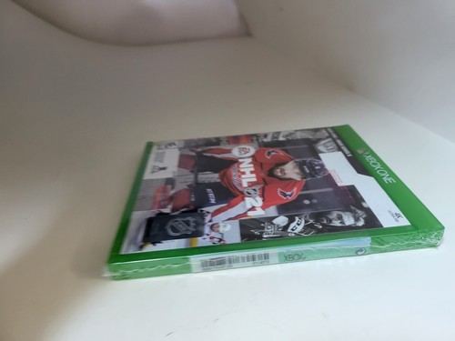 Brand New Xbox One Series X EA SPORTS NHL 21 2021 HOCKEY GAME #P29 - Picture 4 of 10