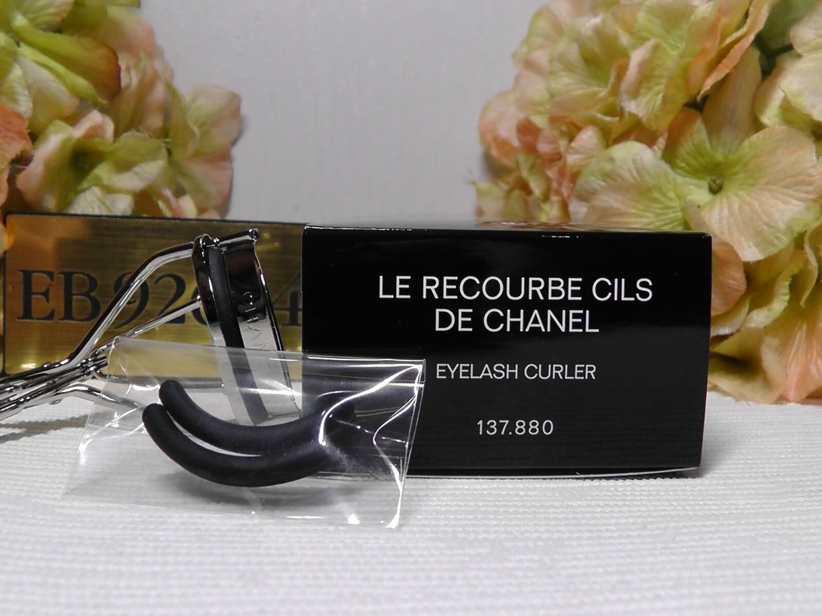 CHANEL LE RECOURBE CILS DE CHANEL Eyelash Curler w/ 2 Refill Pads