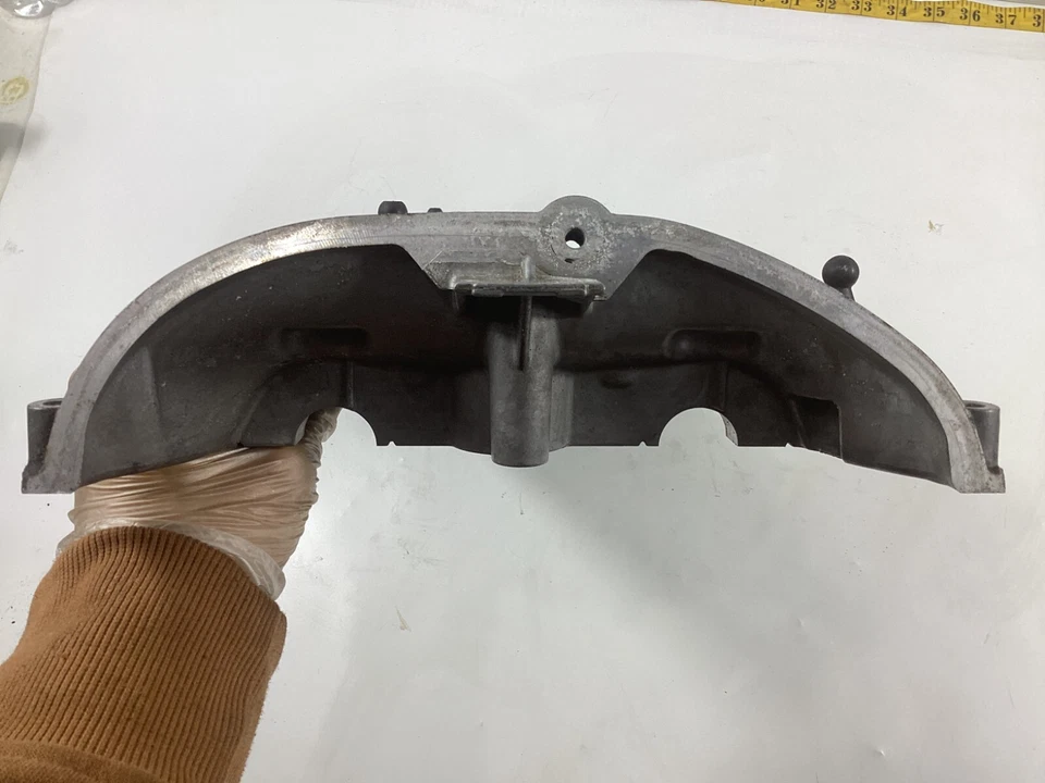 Tapa de cubierta de válvula de cilindro de motor Volkswagen Tiguan 2009-2017 06H103475G OEM. Foto 2 de 4