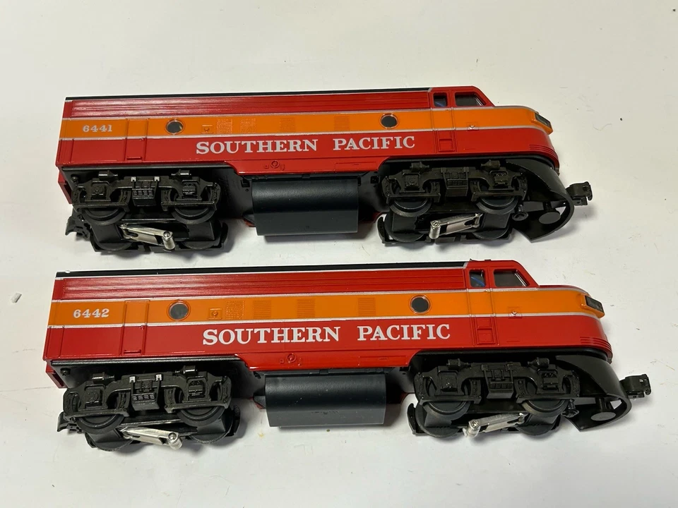 WILLIAMS #4307 SOUTHERN PACIFIC  F7 AA DIESEL LOCOMOTIVE SET, O Gauge. NEW - Image 4 of 4