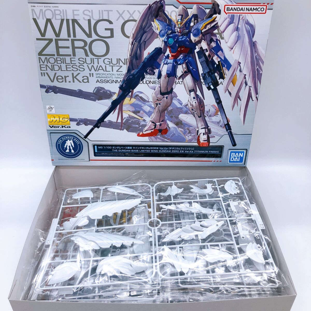 MG 1/100 Wing Gundam Zero EW Ver.Ka Titanium Finish Limited MG 1/100 Wing Gundam Zero EW Ver.Ka Titanium Finish Limited