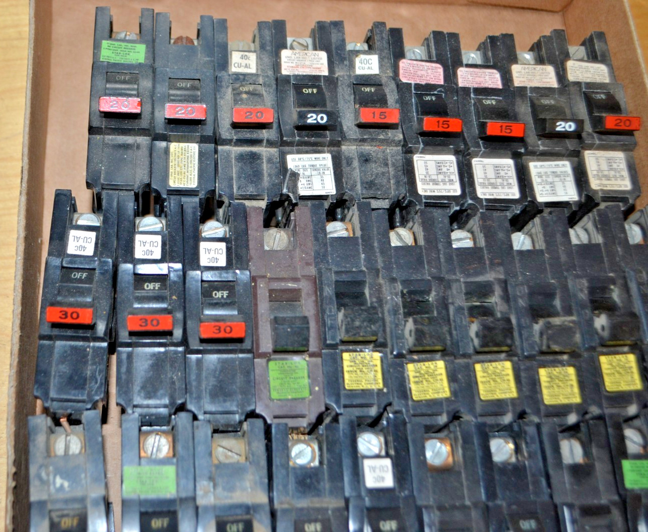 Lot of 39 ~ Federal Pacific FPE ~ Type NA Thick 1 Pole 15-40 Amp Breakers NA115