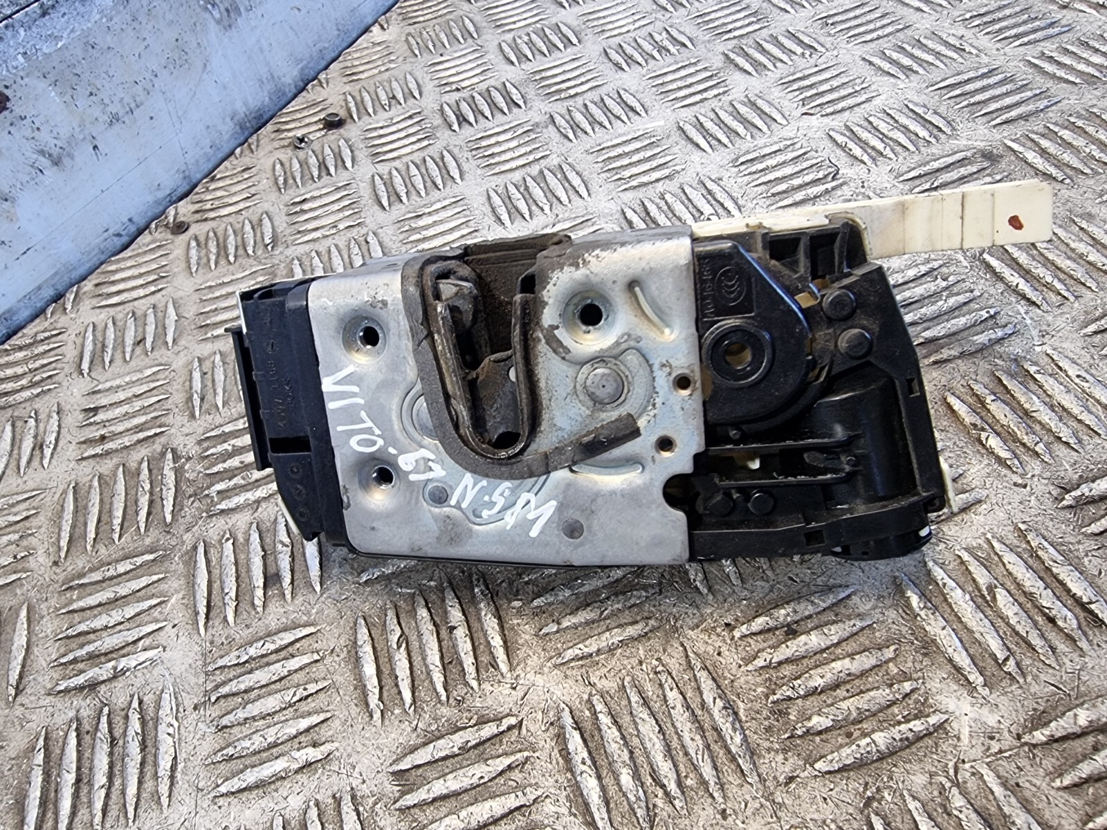 MERCEDES VITO W447 Sliding Door Latch Locking Mechanism Left 