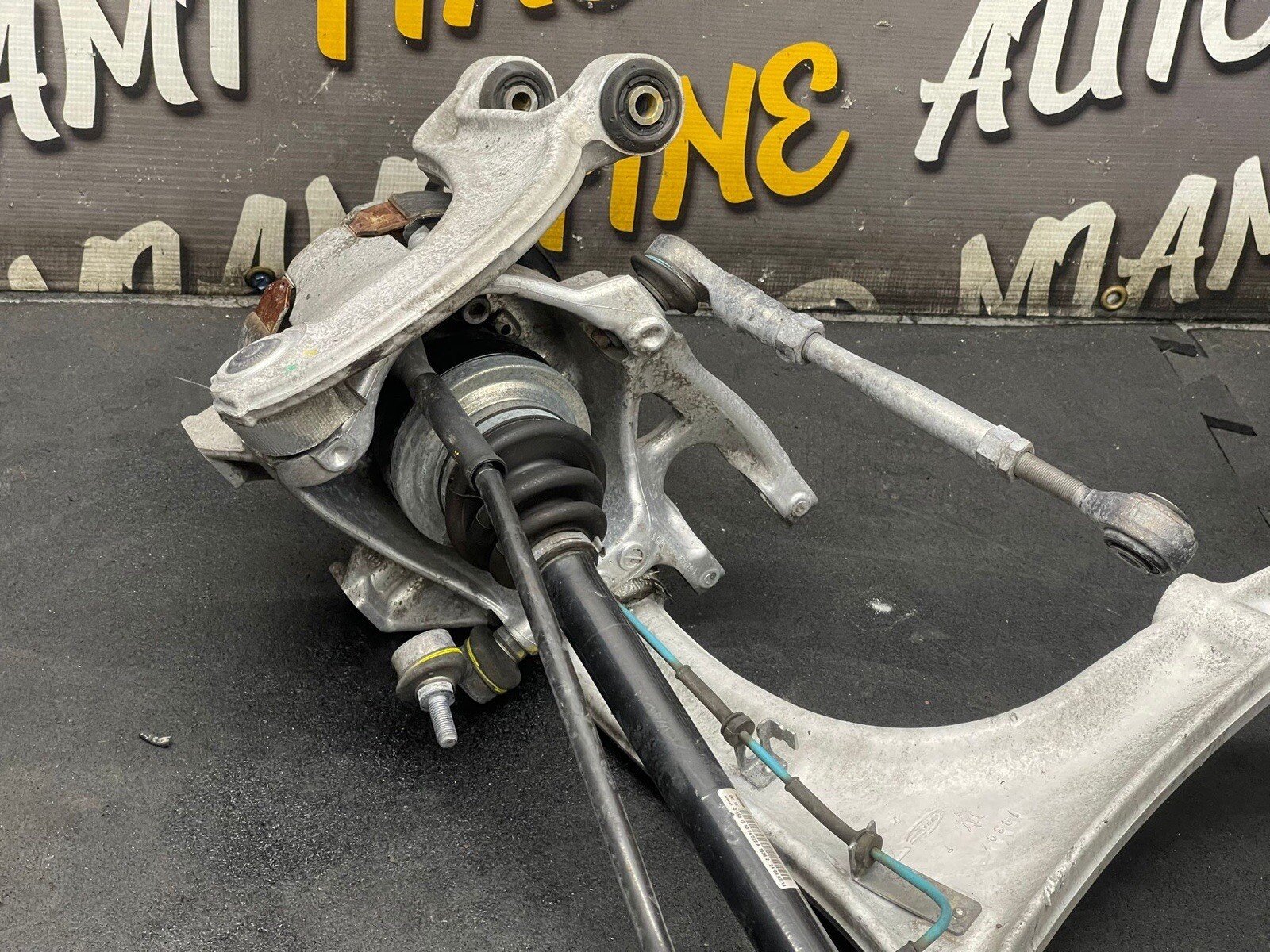 2014 Maserati GranTurismo Rear Right Spindle Arms Axle Suspension Assembly OEM