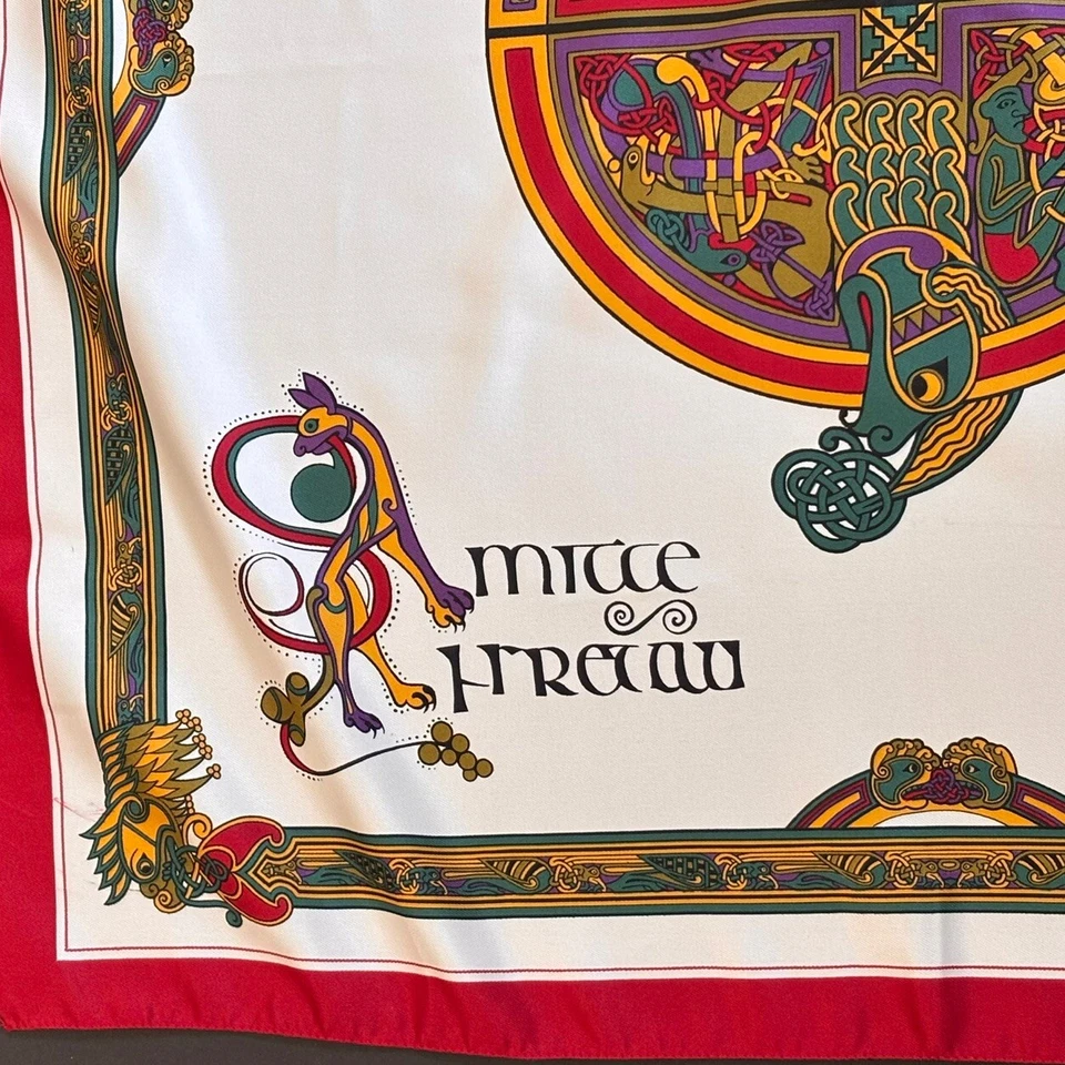 ВИНТАЖНЫЙ ШАРФ ИЗ 100% полиэстера с красной отделкой по мотивам Келлской книги 26 дюймов кв. - Изображение 4 из 4