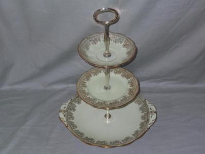Queen Anne Bone China 3-stufiger Hostess Kuchenteller Ständer grün & vergoldet
