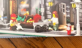 *BRAND NEW* Lego 10185 Modular House GREEN GROCER *RETIRED* *CREASES* (#2)