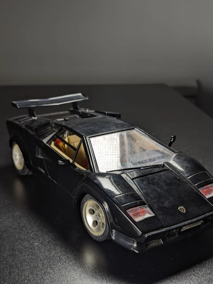 Burago Lamborghini Countach 1:18 Scale Diecast Model Car Black - Image 2 of 4