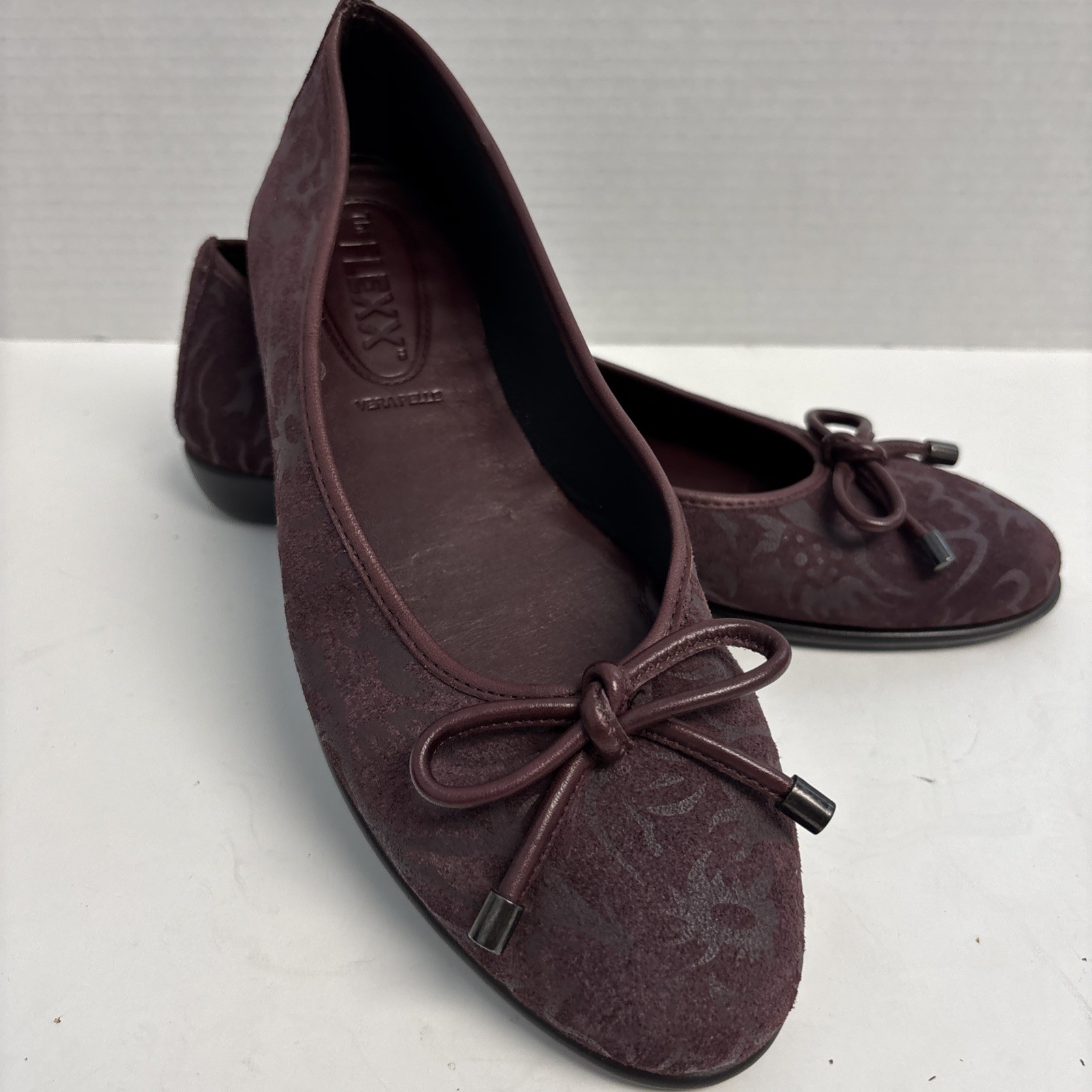The FLEXX Bergundy Leather Ballet Flats Shoes w/Swirl Decor Women's Size 8 EUC