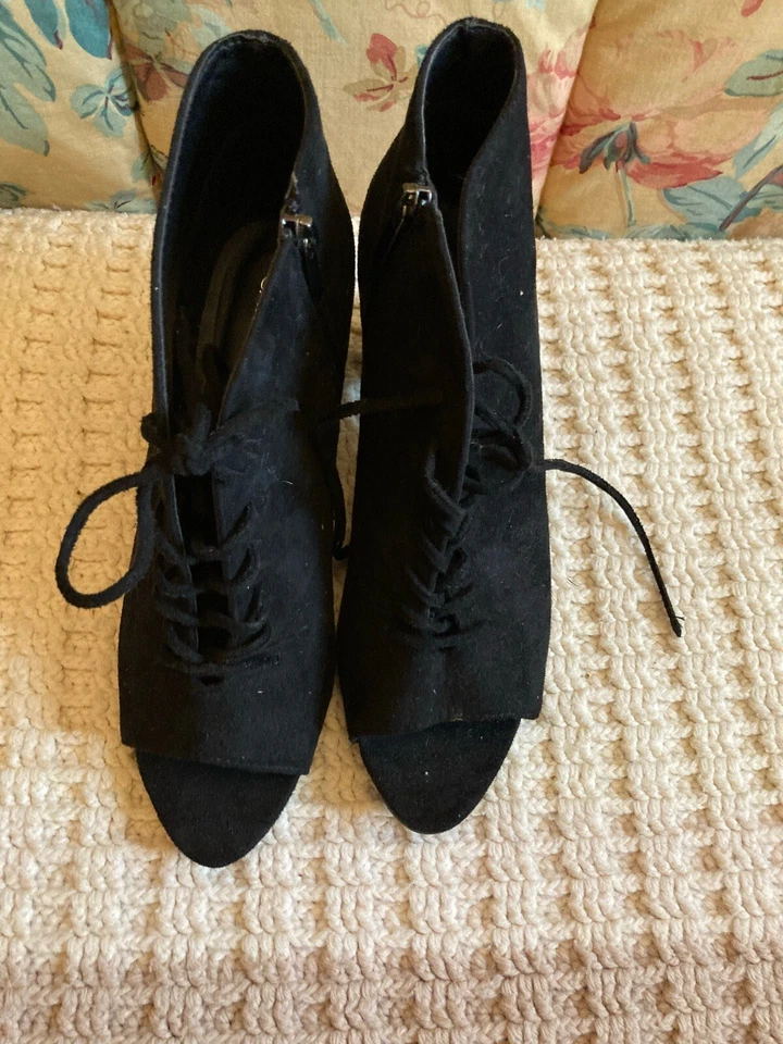 "Botines Catherines negros de gamuza punta abierta talla 9W botas nuevas con cordones tacones de 2,5""" Foto 3 de 4