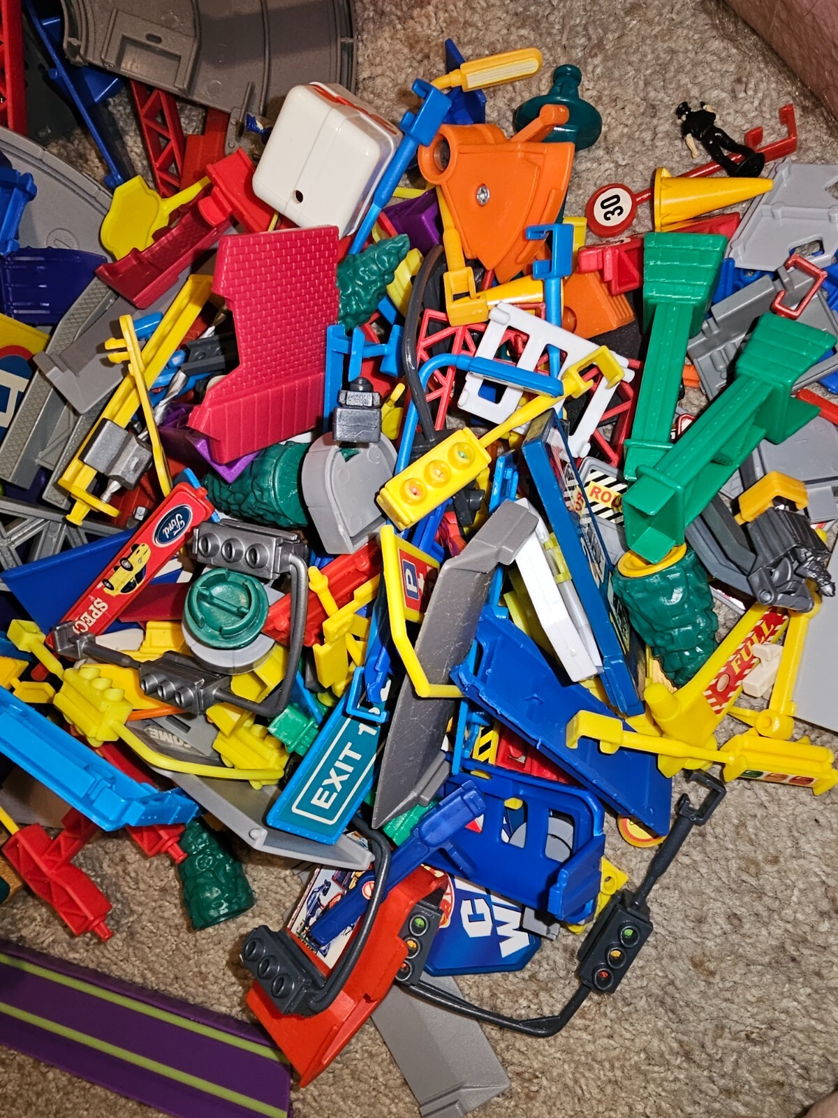 Hot Wheels 23 Pounds of Track and Playsets Enormous lot of 350+ Pieces