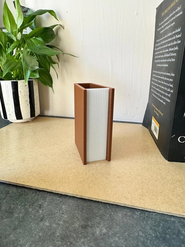 Book-Shaped Bookmark Holder Storage – 3D Printed Bookshelf Organizer for Readers - Picture 2 of 9
