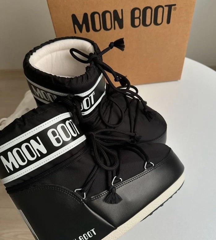 Moon Boot Icon Low 2 Pull On Snow Boots - Black
Opens in a new window or tab