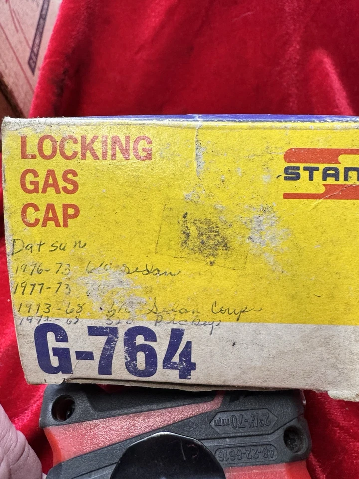 Tampa de combustível Stant G-764 510 520 521 NOS 1968-1977 Datsun Nissan bloqueio enchimento gás - Imagem 2 de 4