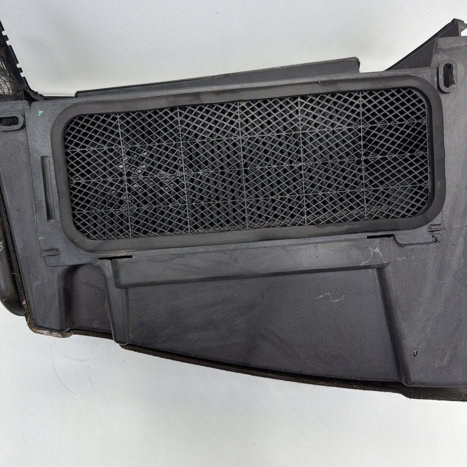 🟢2014-2020 MASERATI QUATTROPORTE UNDER COWL AIR FILTER HOUSING OEM.🟢