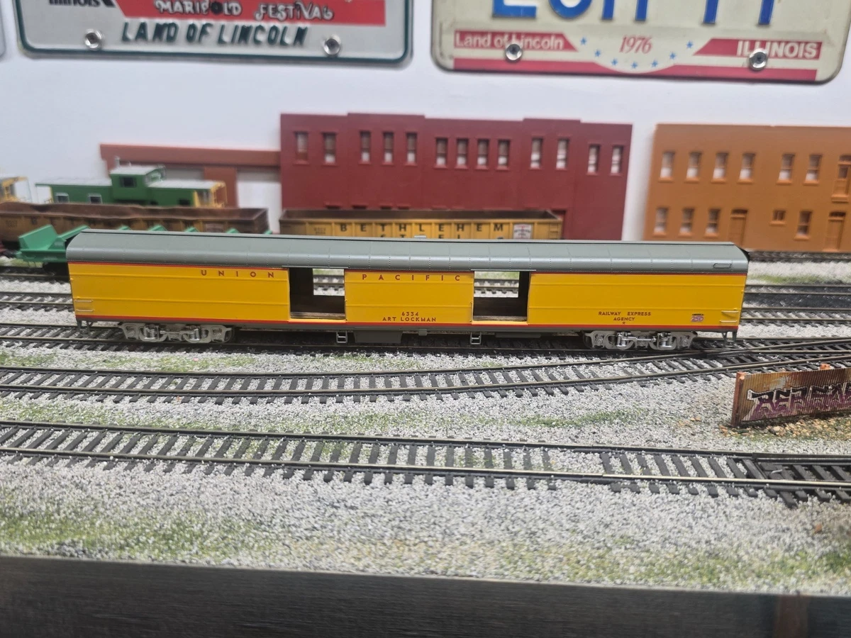 Walthers HO Union Pacific Railroad Pullman Model Railroad