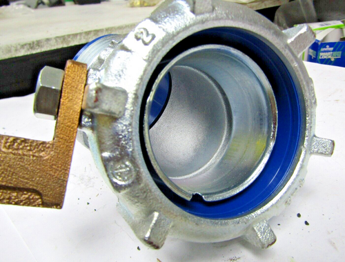 ✌️NUEVO THOMAS BETTS 5347GR, HERMÉTICO AL LÍQUIDO CONECTOR 45° CONECTADO A TIERRA 2" - Imagen 4 de 6