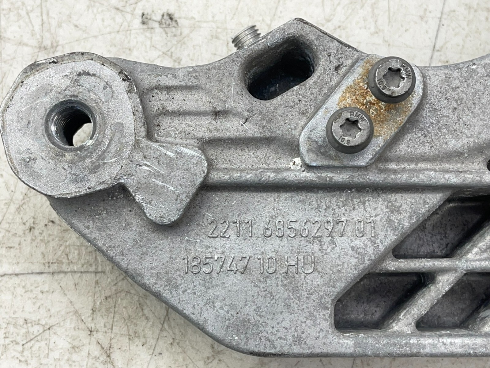BMW i8 2014-2020 Engine mount
