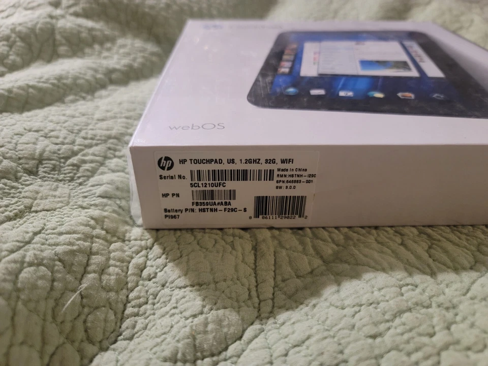 HP TouchPad FB359UA 32GB, Wi-Fi, 9.7in - Glossy Black With Case Bundle - Image 3 of 4