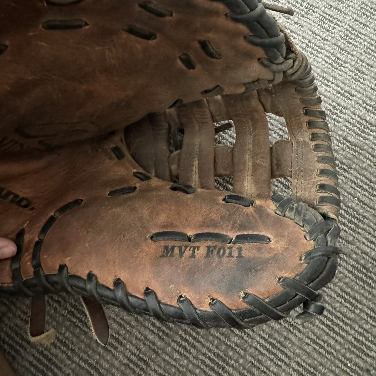 Mizuno MVT-F011 12” Vintage Retro Leather First Base Mitt Left