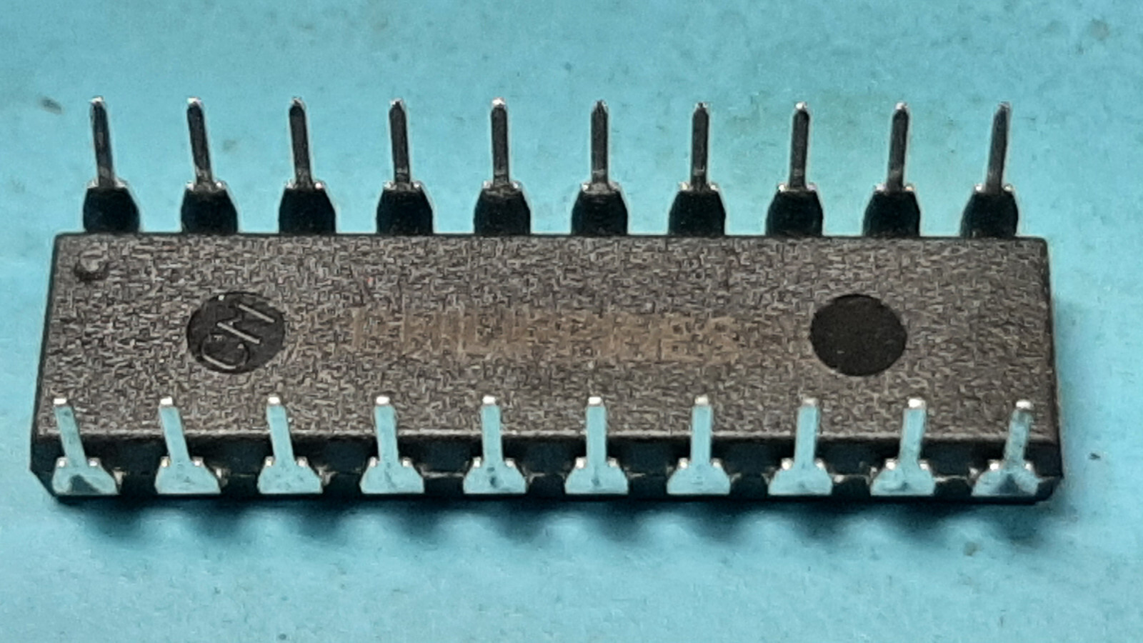 Circuit Intégré GAL16V8-20LNC - Boîtier : DIP20 Marque : Texas Instruments