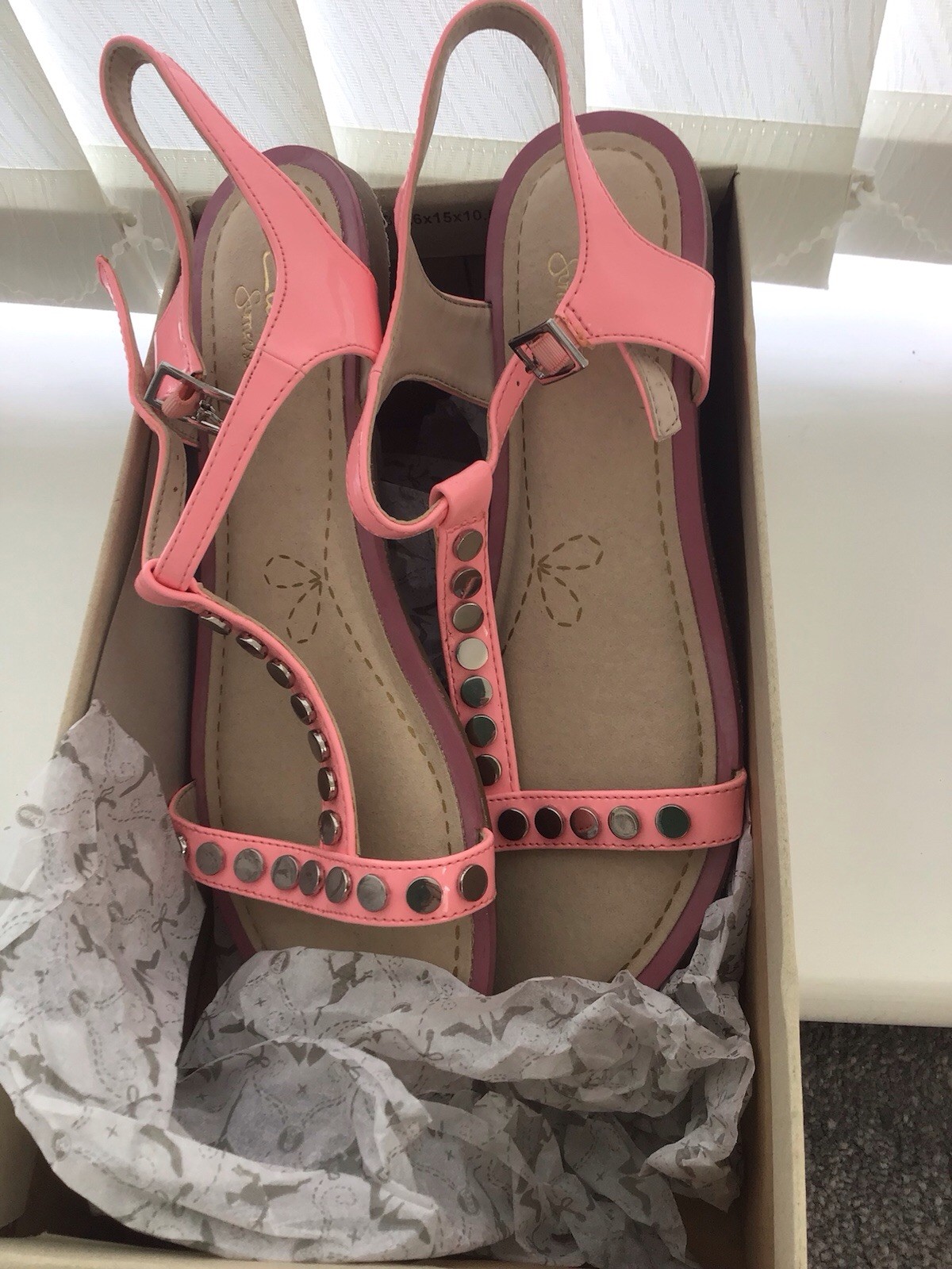 SAOLA Sandali estivi Clarks nuovi ancora con scatola. Suola cuscino.