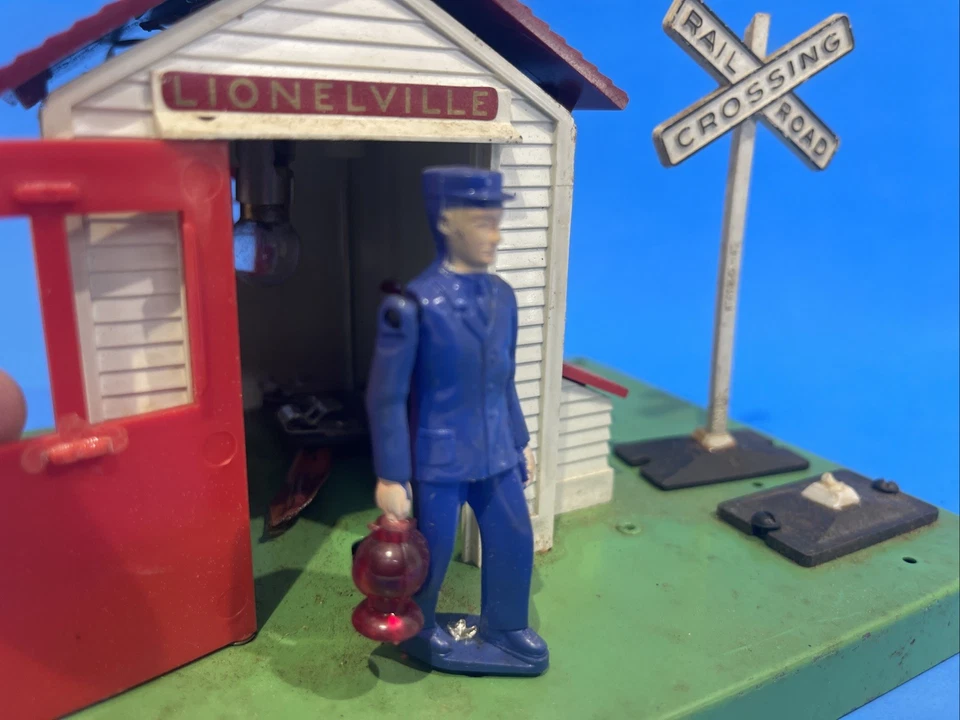 Lionel No. 45N Automatic Gateman for USE or RESTORE Railroad Station Crossing - Image 2 of 4