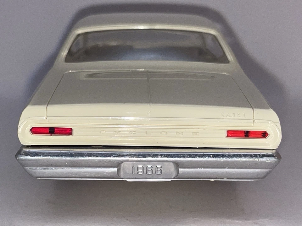 AMT 1966 Mercury COMET Cyclone Pace Car Promo 1/25 White XLNT+ w/Repro Decals - Image 4 of 4