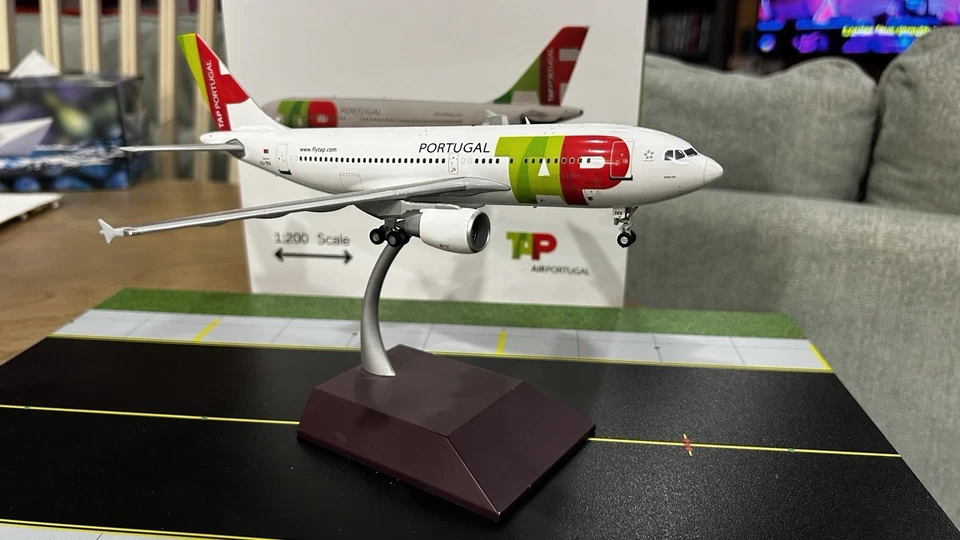 TAP Air Portugal Airbus A310-300 Gemini Jets 1:200 Scale Die cast Model - Image 2 of 4