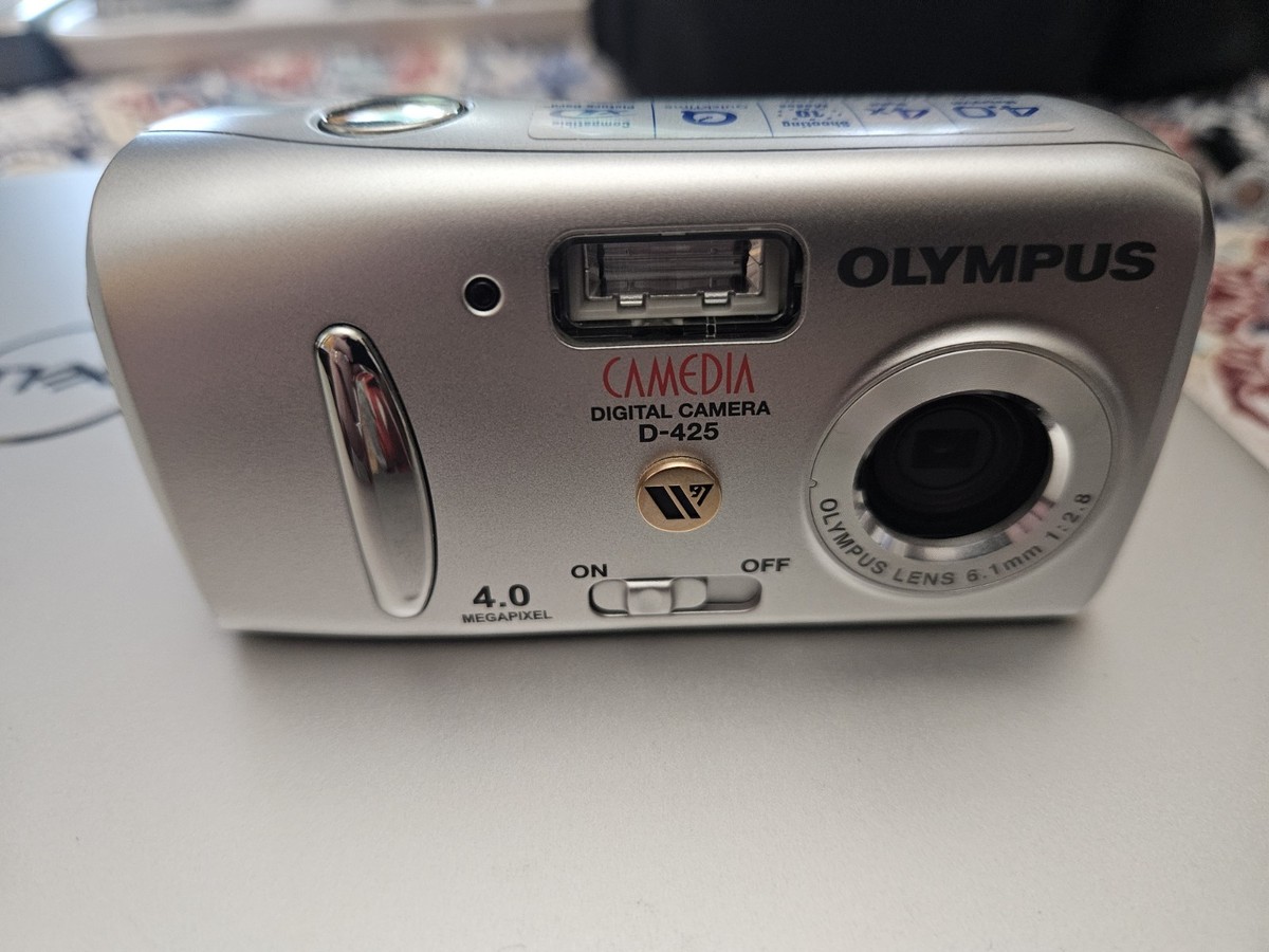 Olympus CAMEDIA D-425 4.0MP Digital Camera - Silver (225610) for