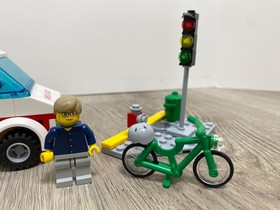 Lego 4431 City Ambulance Set With Minifigures - 100% Complete Retired