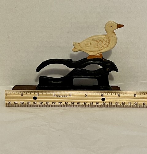 Vintage CAST IRON NUT CRACKER DUCK With Wood Base - Picture 10 of 10