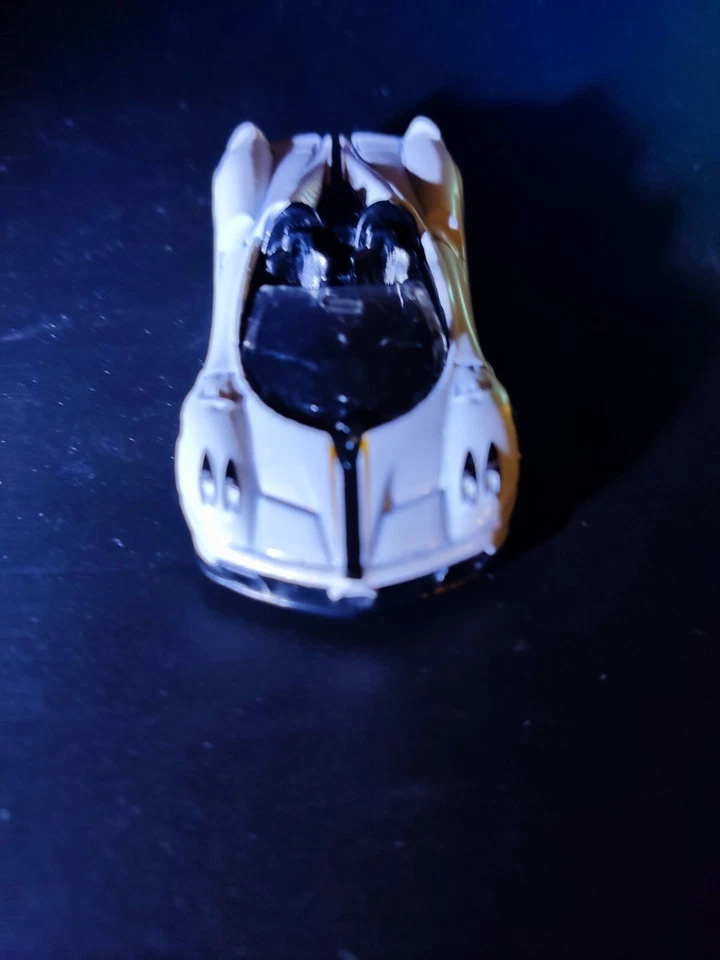 Hot Wheels 1:64 2020 Roadsters Mazda MX-5 Miata Car - Image 4 of 4