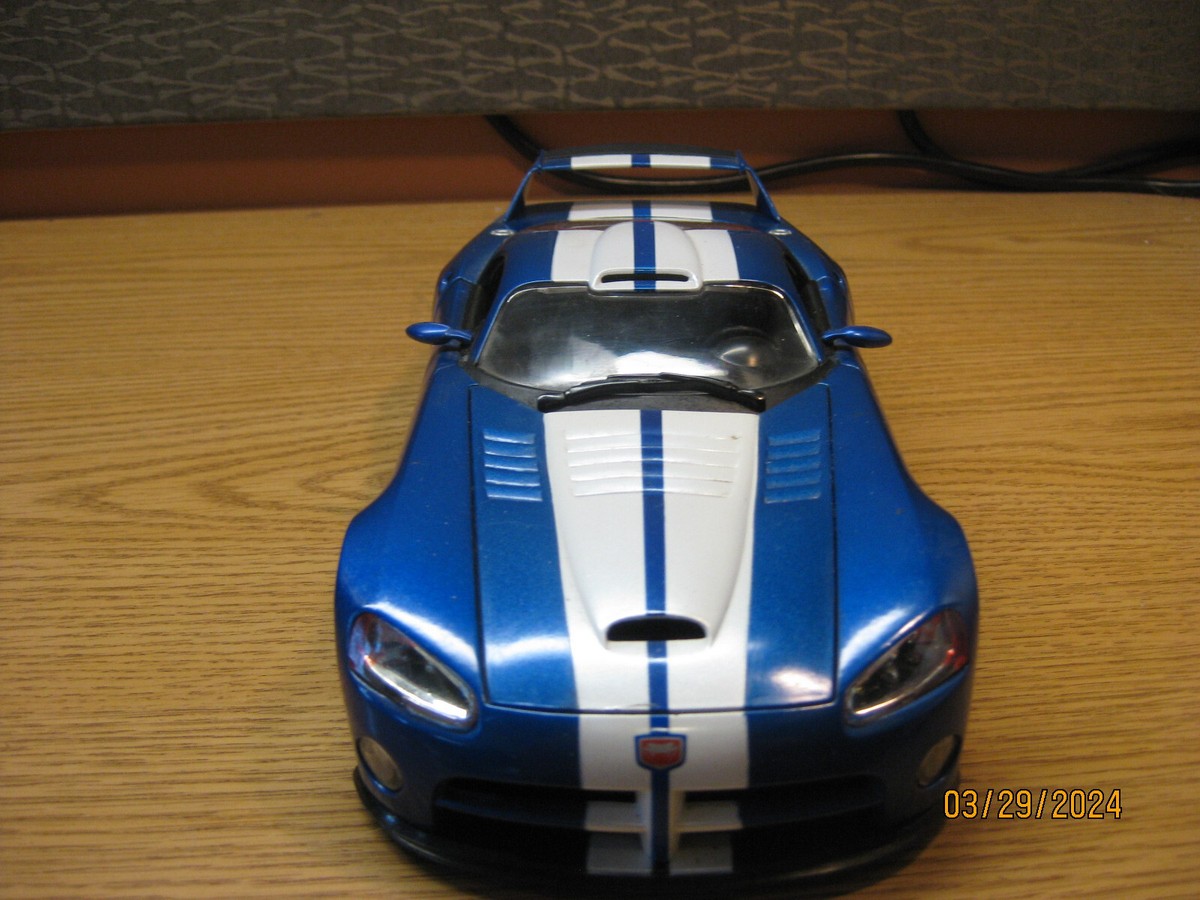 1/18 2003 DODGE VIPER GTS-R COUPE - BLUE W/WHITE STRIPES