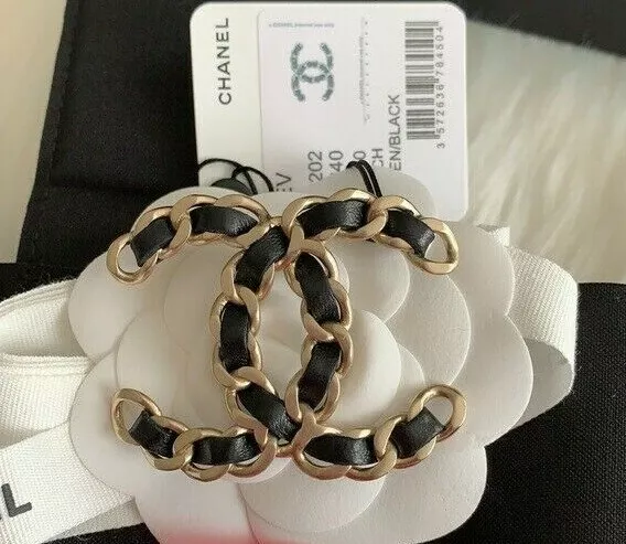 AUTH. NWT 2022 CHANEL LARGE BROOCH PIN CC LOGO WOVEN BLACK LEATHER/ GOLD  METAL