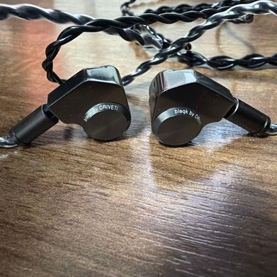 ORIVETI bleqk Dynabird wired earphones